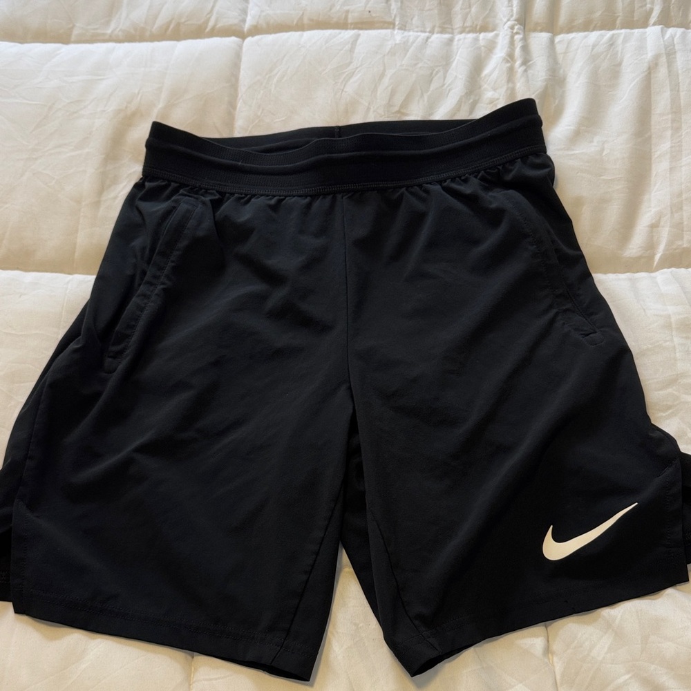 Nike Men's Black and White Athletic Shorts
